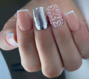 Discover the top 27 ways to adorn your short nails with Ƅeautiful rose designs.
