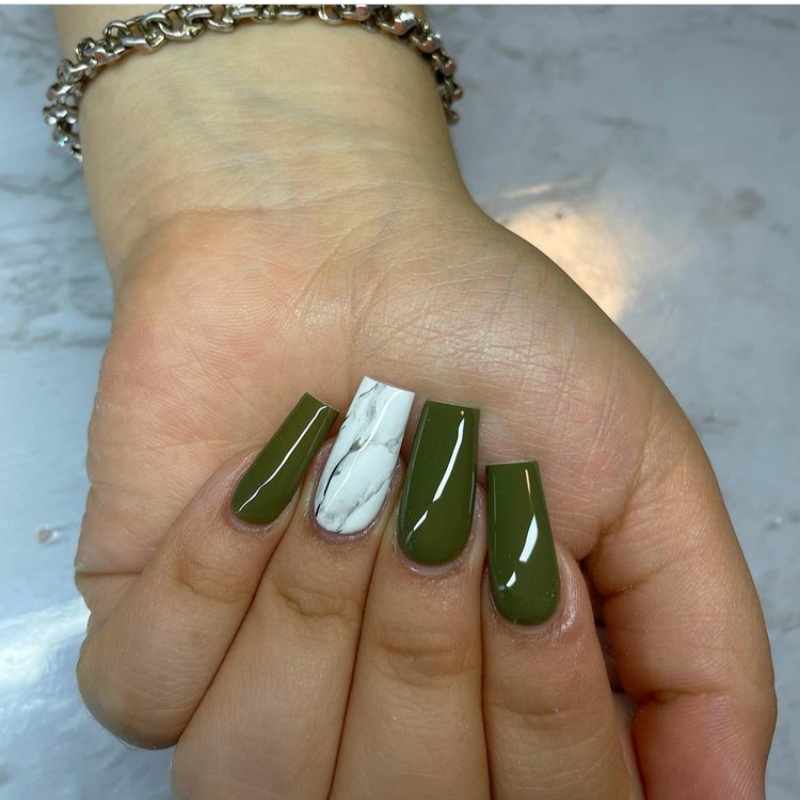 20+ Lovely Olive Green Nail Designs For Fall 2023