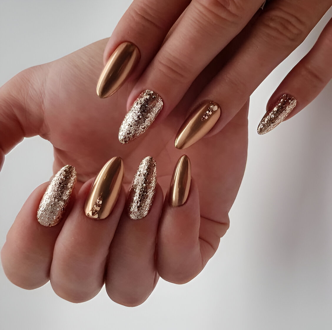 30 Stunning Gold Nails To Make You A Beauty Queen