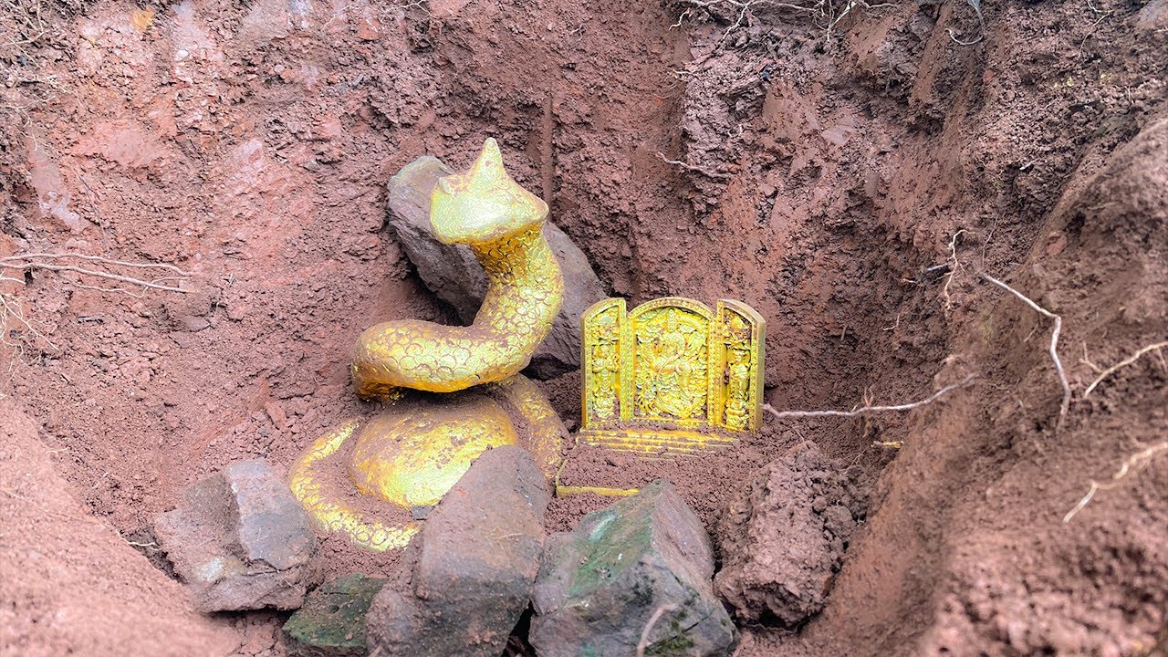 Treasure hunt we discovered a treasure with the largest amount of gold ever | Guardian snake - YouTube